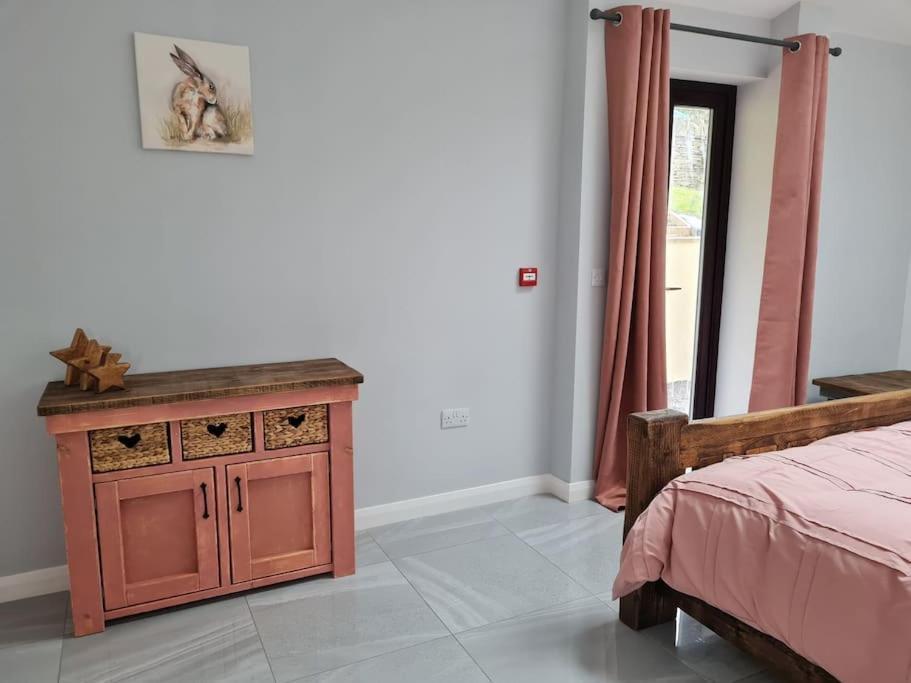 Apartamento The Old Mountain Stables Caerllwyn Ganol Farm Newport  Habitación foto